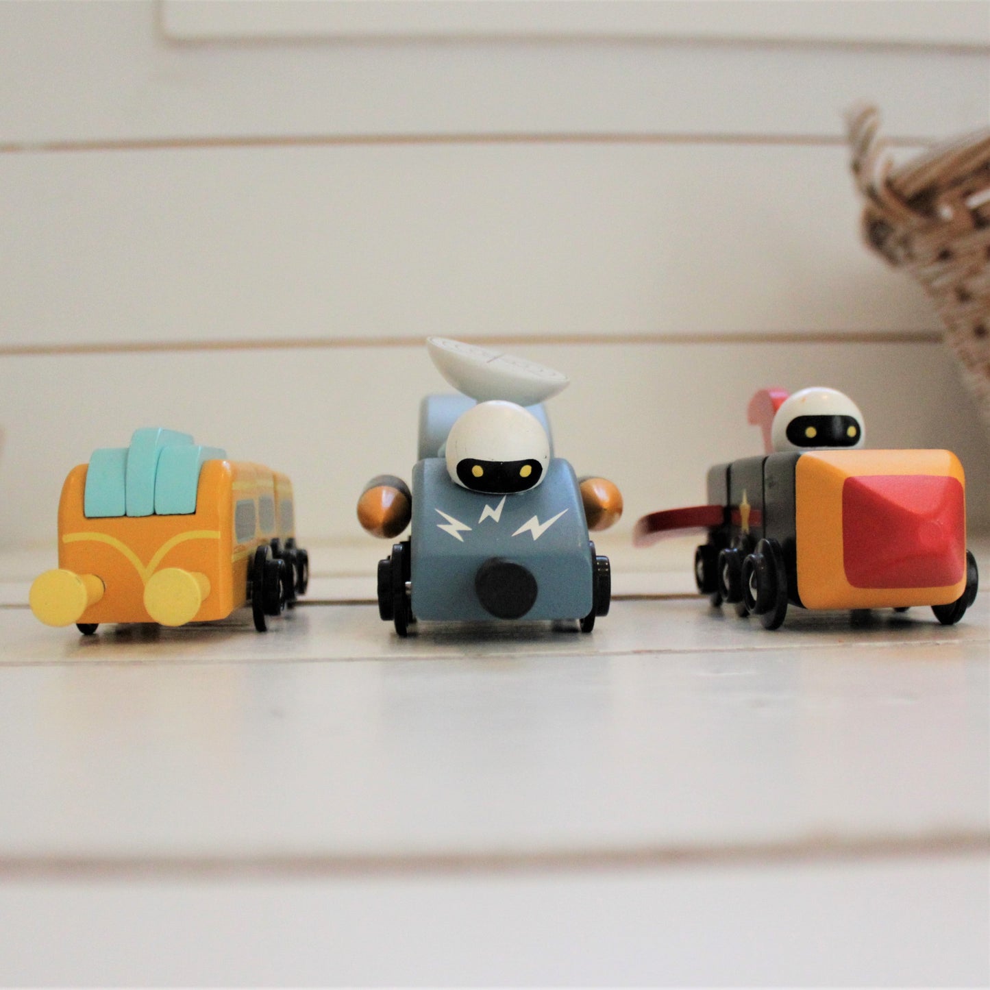 Sustainable Montessori toy: Space Race | KIDDYKIND