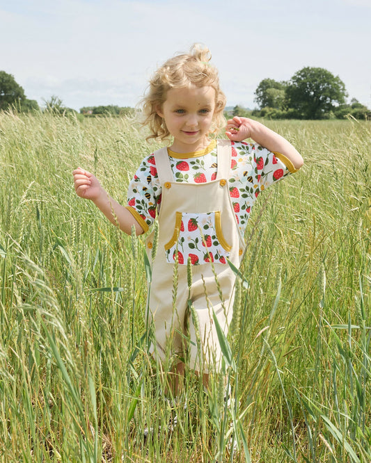 Girl playing in nature wearing organic cotton clothing for kids and organic cotton t-shirt for babies 