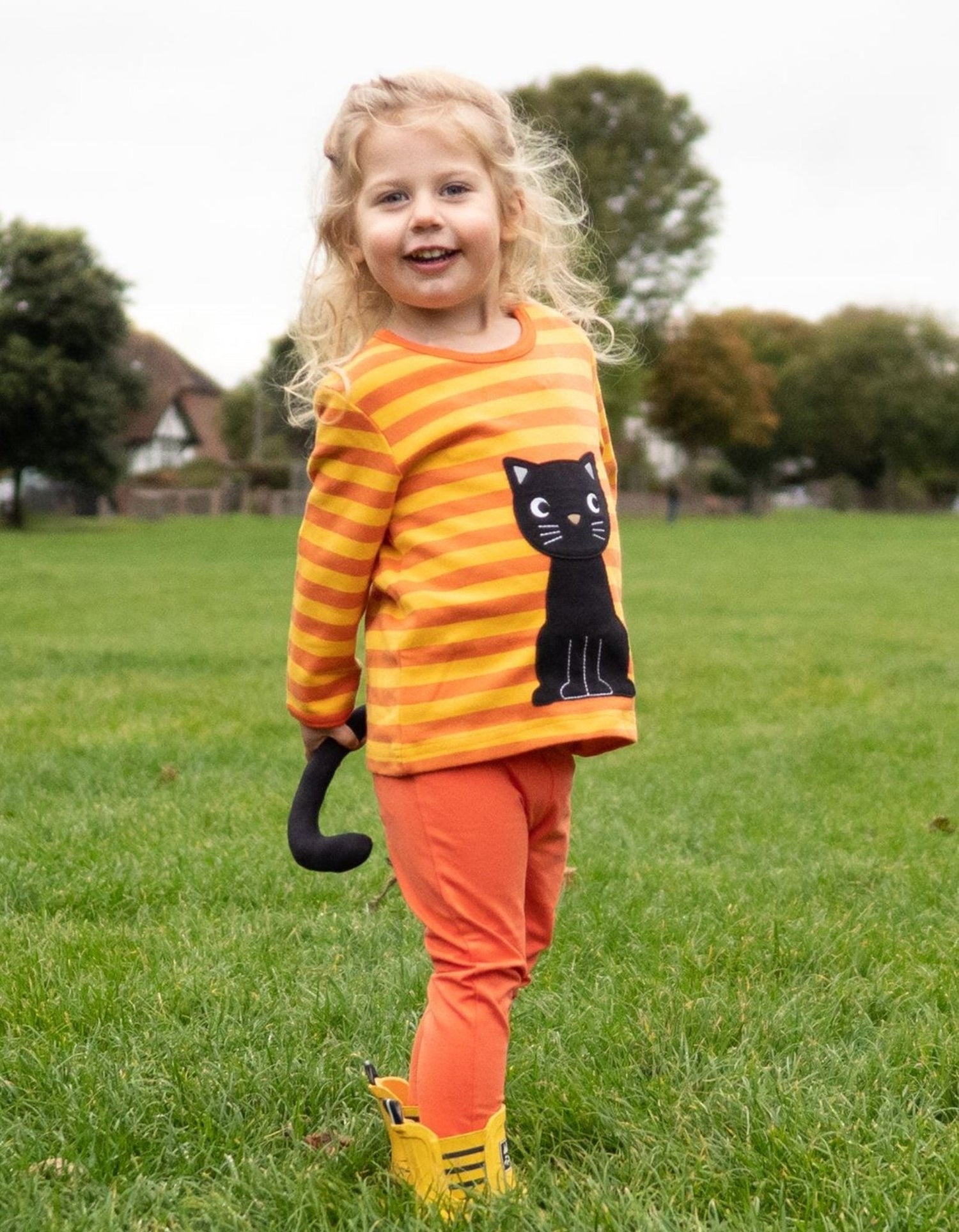 Toby Tiger organic cotton black cat applique kids t-shirt - sustainable ethical children's clothing UK | Kiddykind