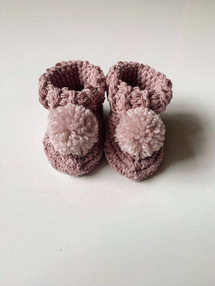 Organic cotton pom pom baby booties