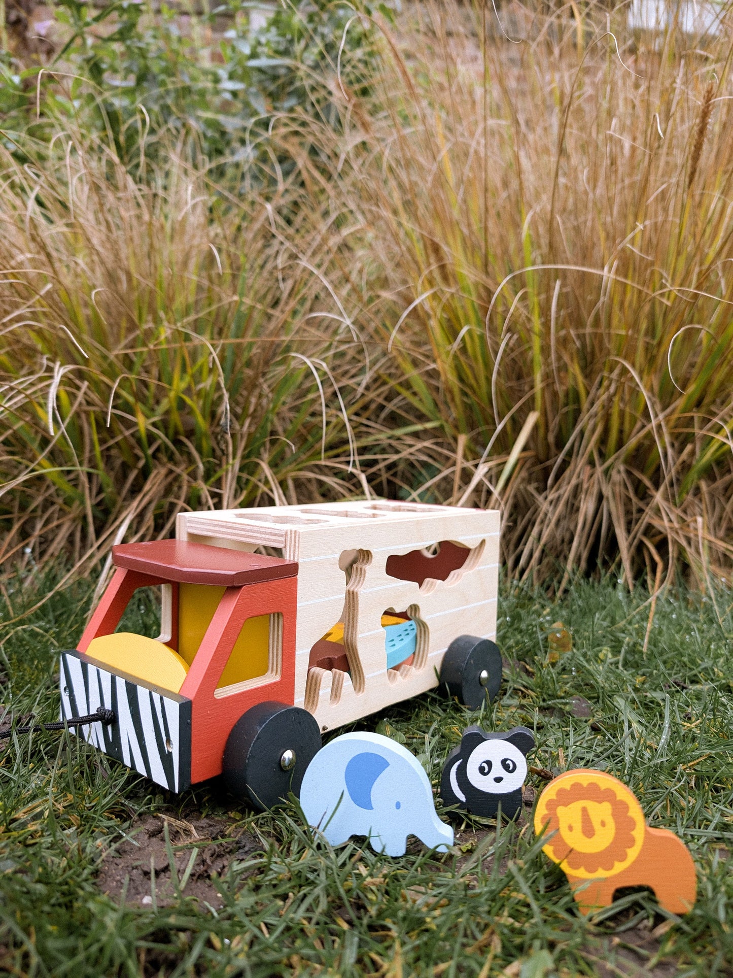 Sustainable Montessori toy: Shape Sorting Safari Truck | KIDDYKIND