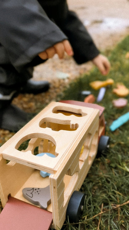 Sustainable Montessori toy: Shape Sorting Safari Truck | KIDDYKIND
