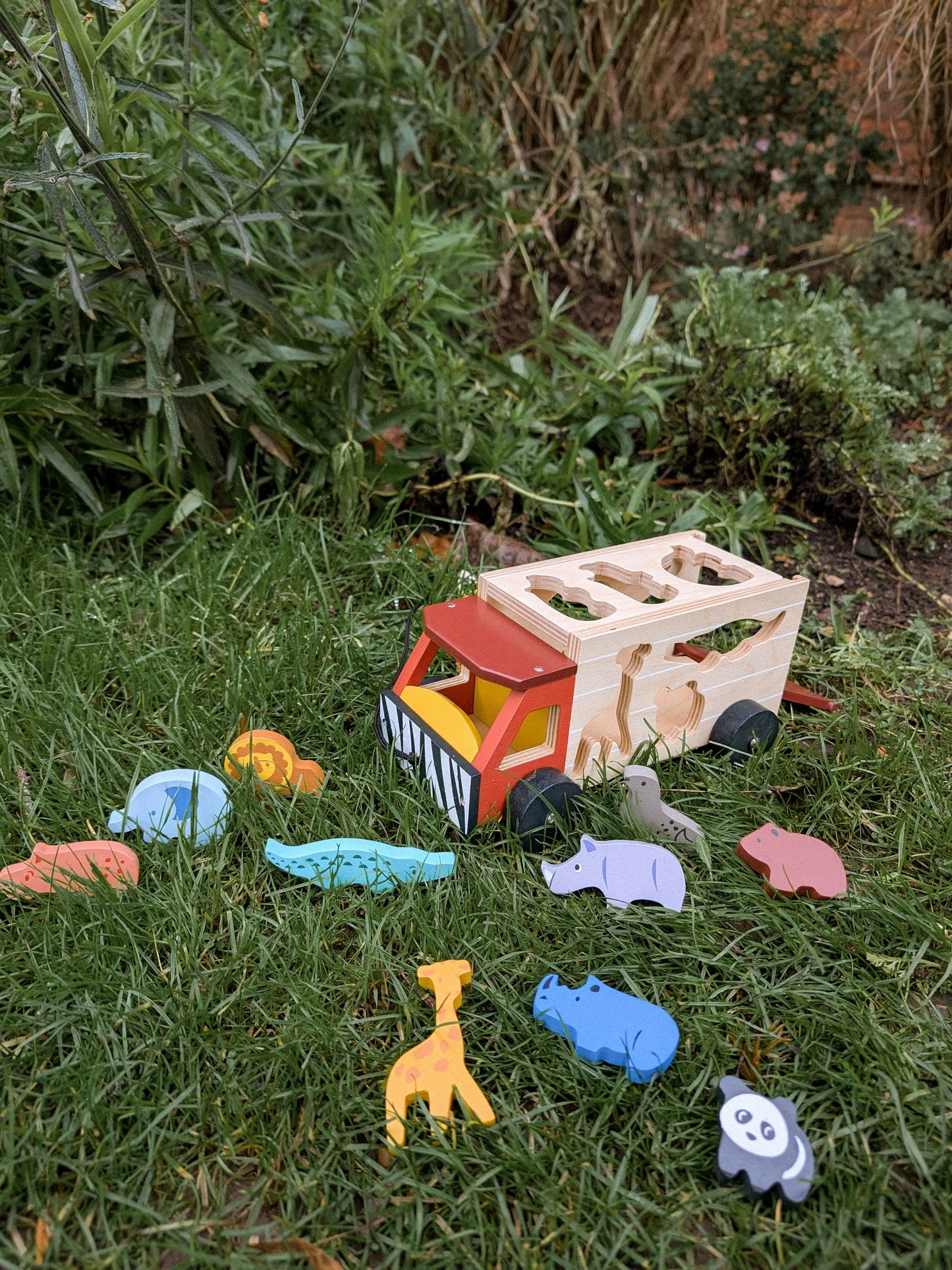 Sustainable Montessori toy: Shape Sorting Safari Truck | KIDDYKIND