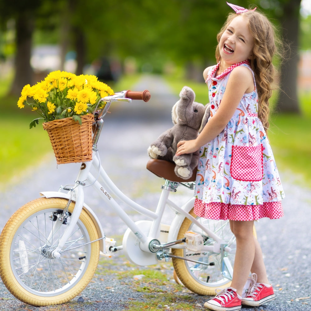 Glerc Little Molly 12 inch kids bike with stabilisers, wicker basket and mudguards in Peach, view 6