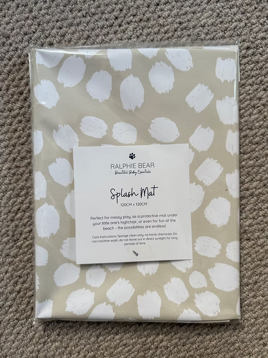Ralphie Bear Scallop weaning splash mat for mealtimes floor protection - sustainable baby weaning UK | Kiddykind