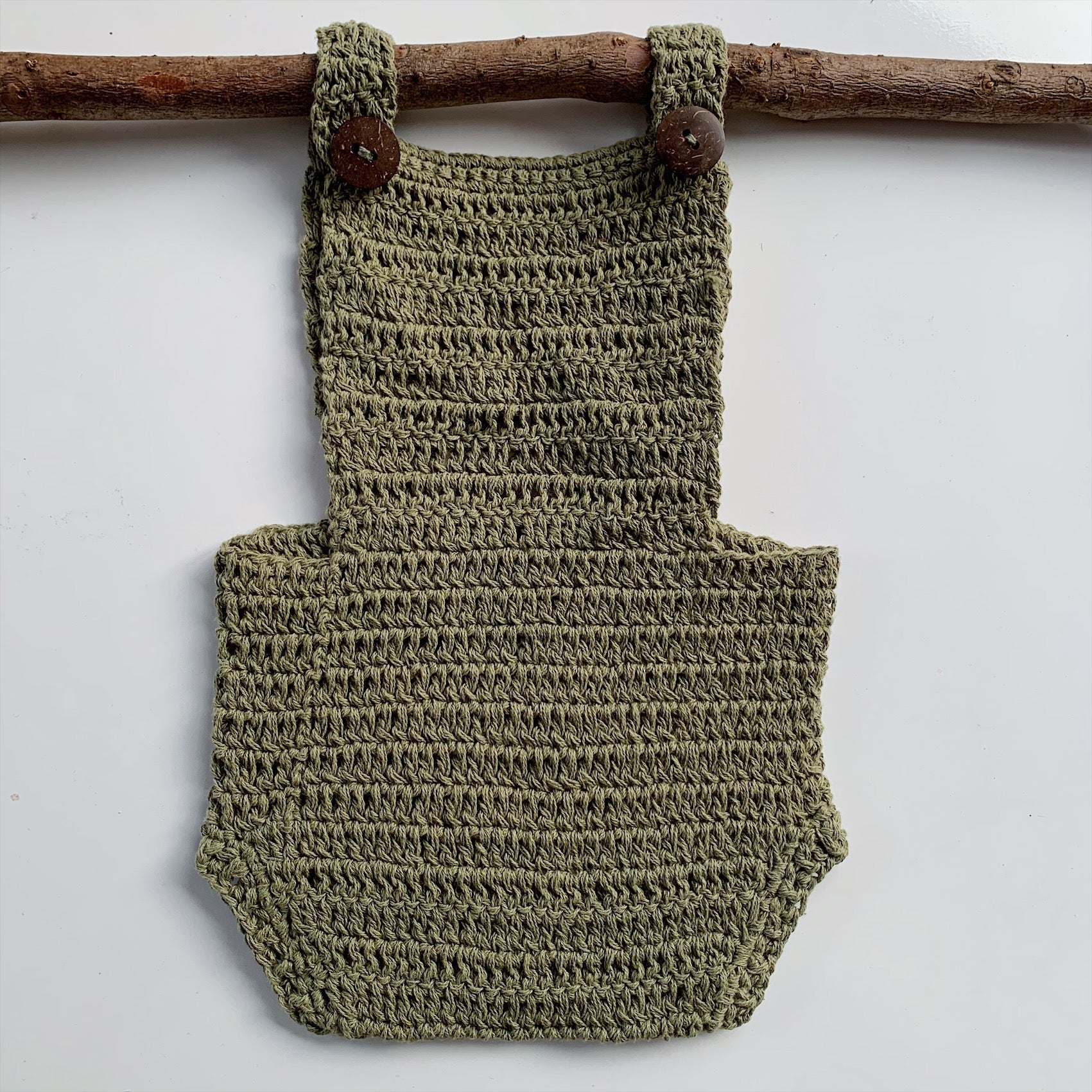 Organic baby romper. Gender Neutral. Natural baby. Organic baby. Organic baby clothing. Natural parenting.