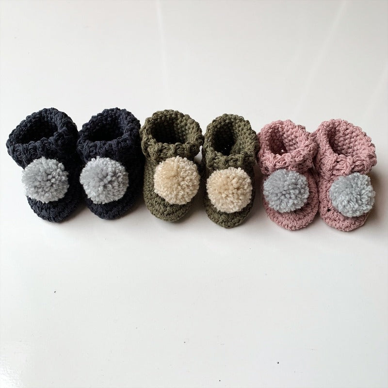 Organic cotton pom pom baby booties