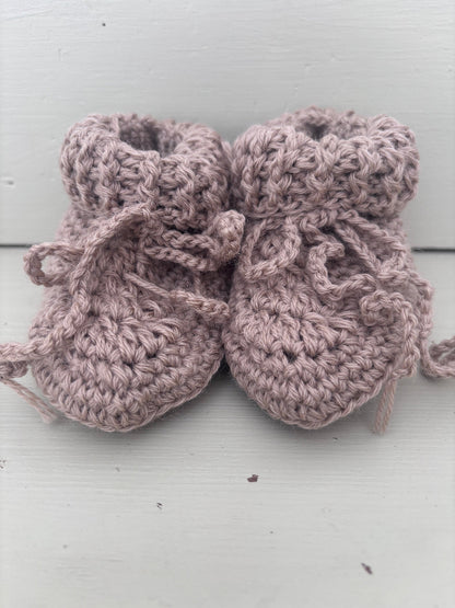 Conscious baby essentials: Wool baby booties | KIDDYKIND