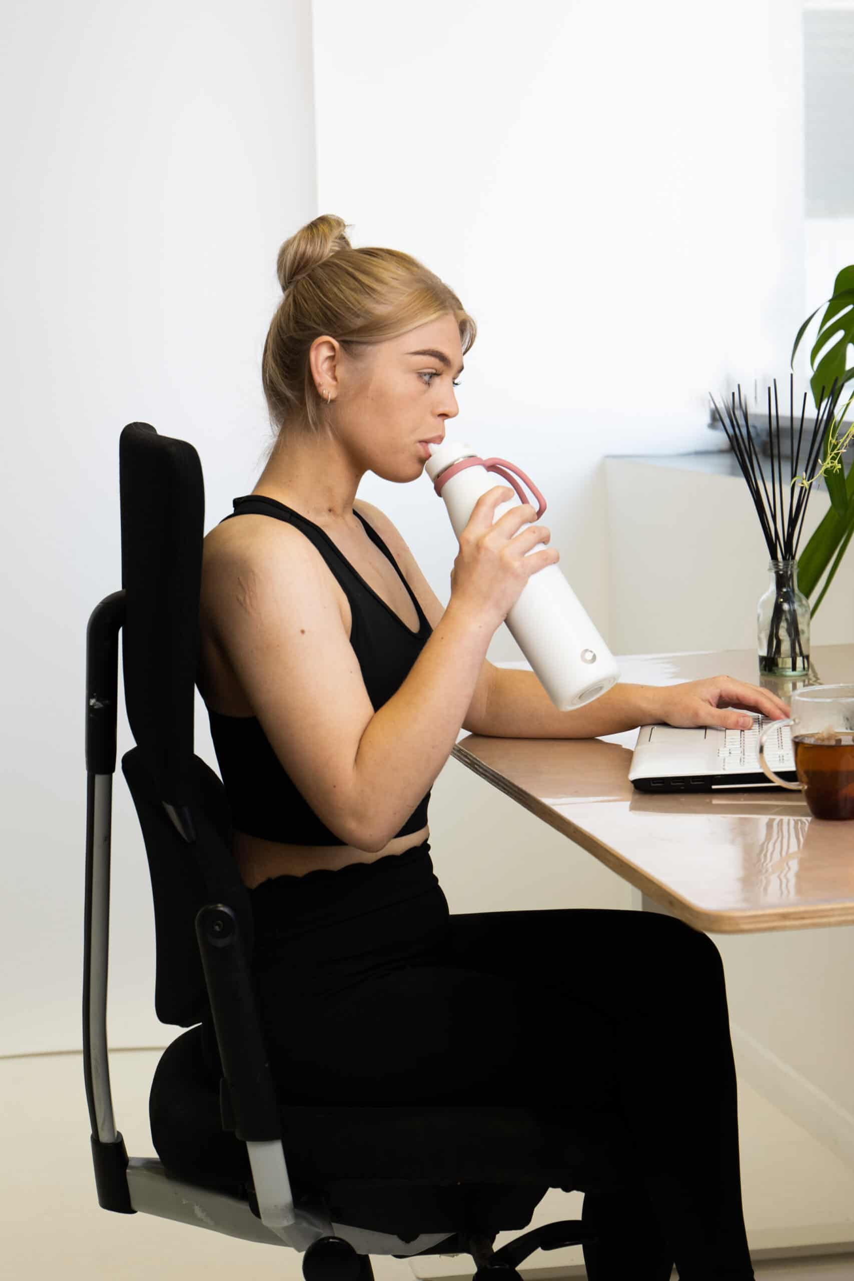 Sustainable kids bottle: 500ml Pure White Evolution – stainless steel insulated bottle with straw | KIDDYKIND