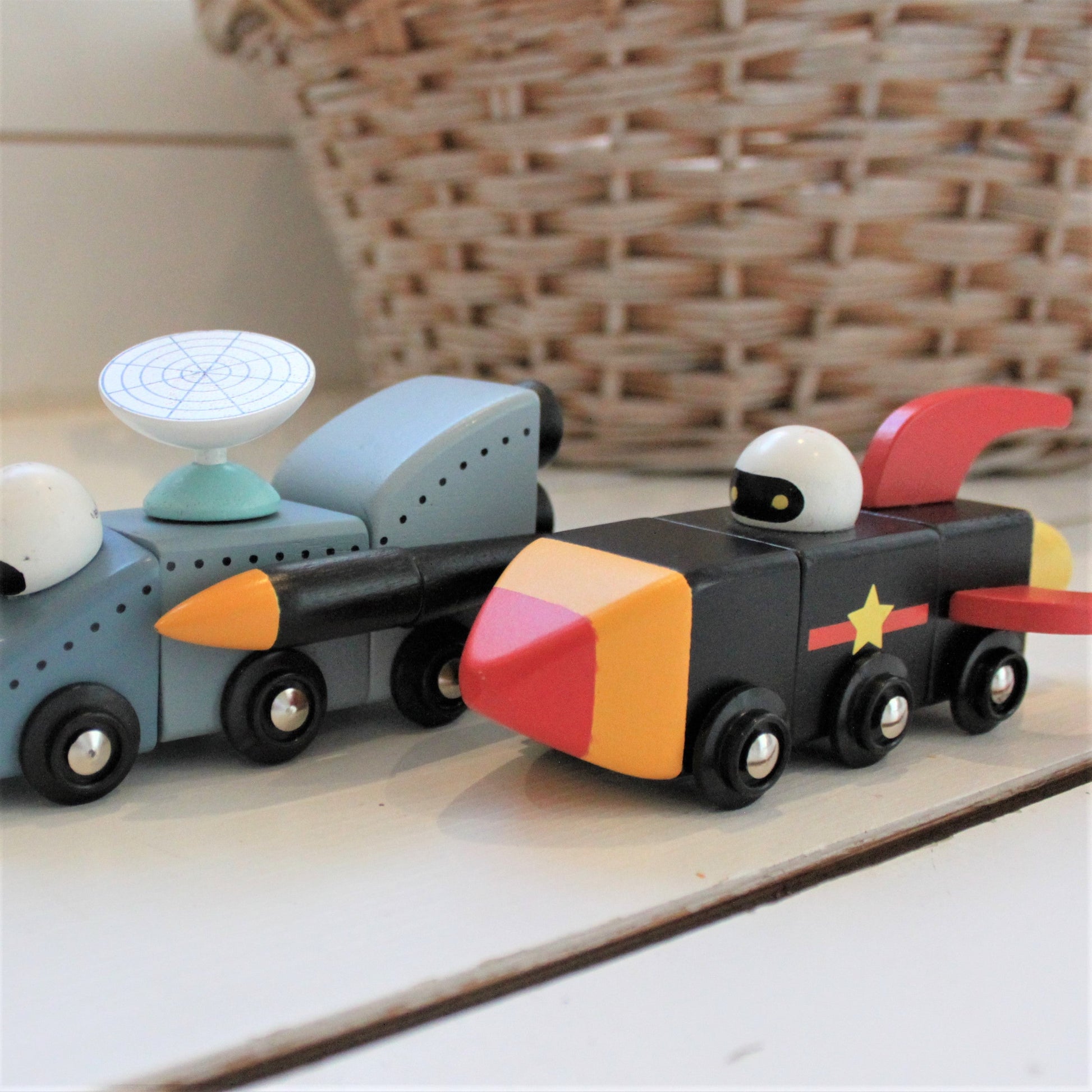 Sustainable Montessori toy: Space Race | KIDDYKIND