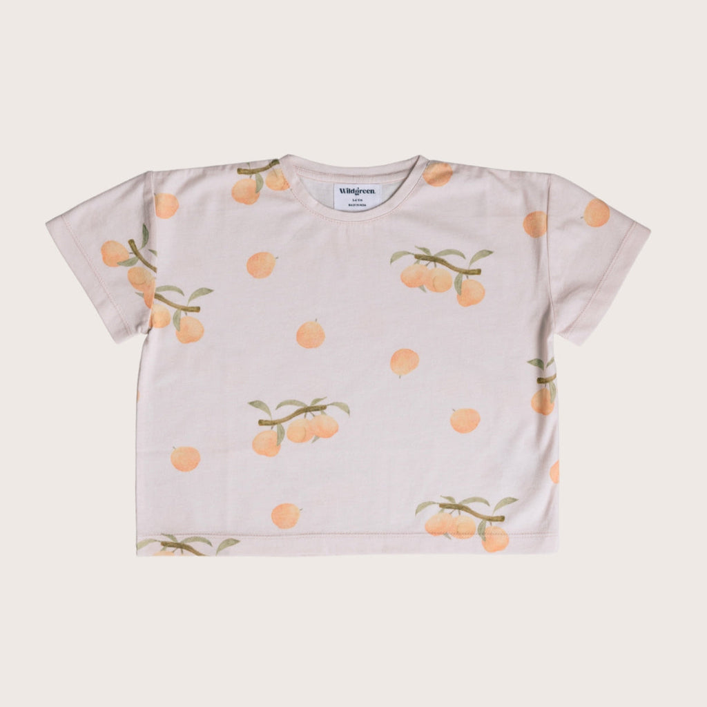 Wildgreen’s Apricot T-shirt, a gender-neutral kids’ tee made from 100% GOTS-certified organic cotton. Featuring a peach hued fruit inspired design, this sustainable and ethical kidswear piece is soft, breathable, and perfect for everyday wear. #OrganicKidswear #SustainableFashion #EthicalClothing