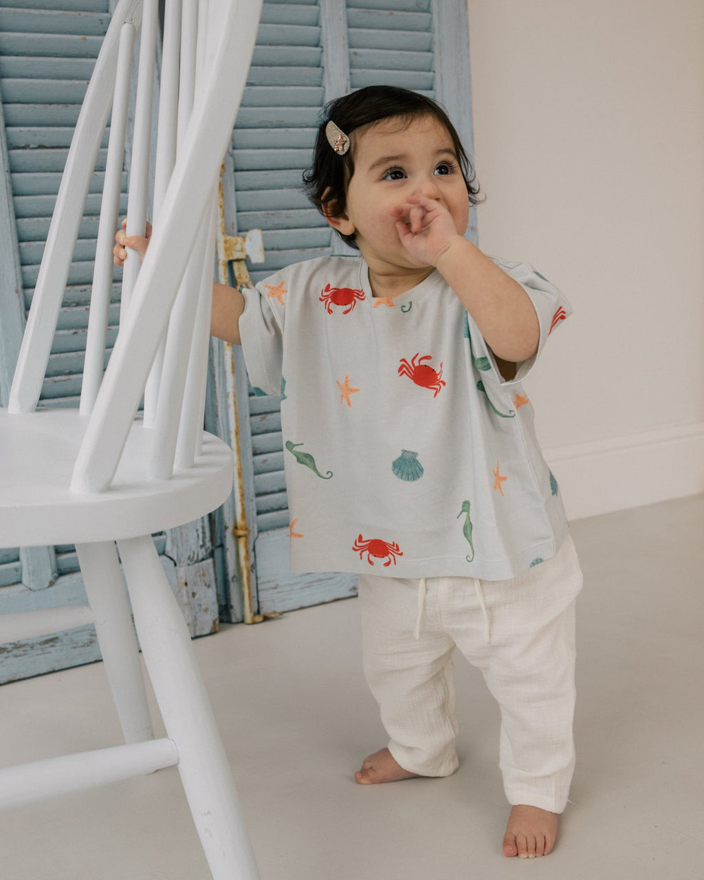 Baby wearing an organic Marine T-shirt from Wildgreen’s Island Life collection. Ethically made from 100% GOTS-certified organic cotton, this gender-neutral kids’ tee features a vibrant ocean-inspired print. Perfect for eco-conscious families seeking stylish and comfortable clothing