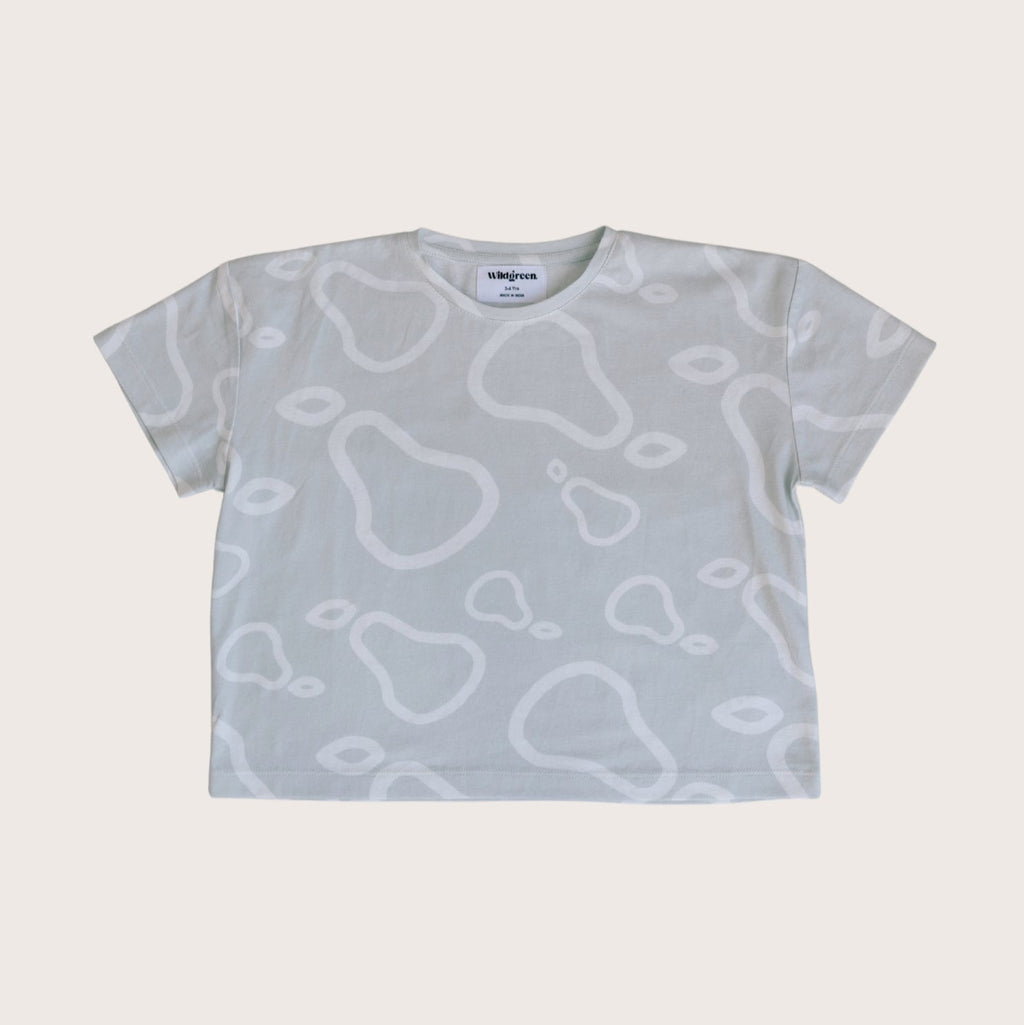 Wildgreen’s White Pear T-shirt, a gender-neutral kids’ tee made from 100% GOTS-certified organic cotton. Featuring a timeless, nature-inspired design, this sustainable and ethical kidswear piece is soft, breathable, and perfect for everyday wear. #OrganicKidswear #SustainableFashion #EthicalClothing