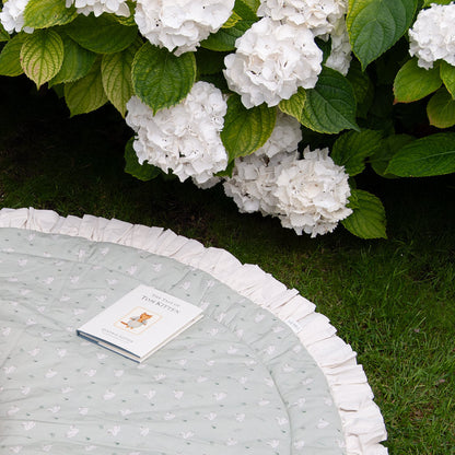Ruffled Swan Playmat