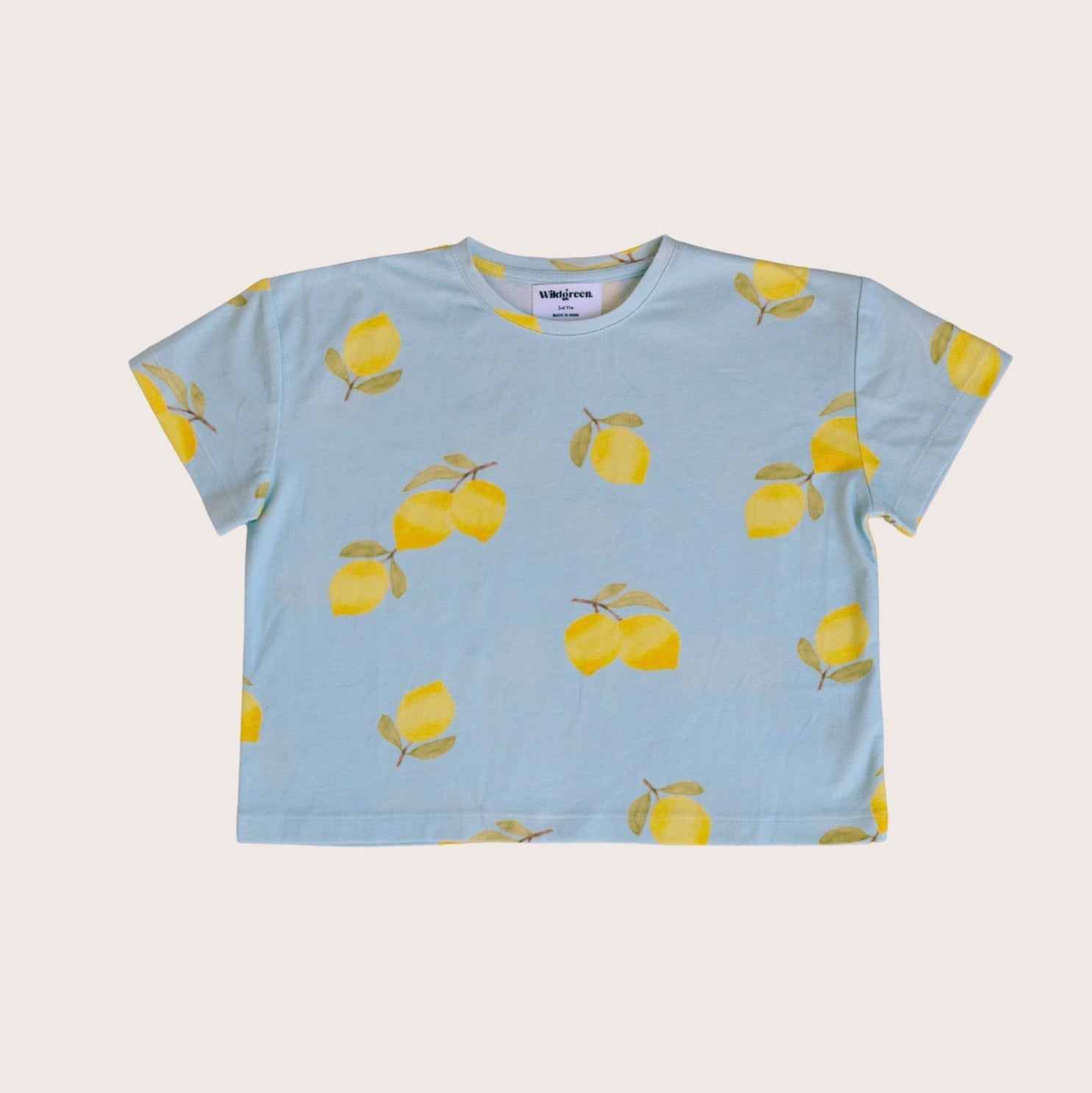 Wildgreen’s Lemon T-shirt, crafted from 100% GOTS-certified organic cotton, offers a zesty and playful gender-neutral design. This sustainable kidswear piece is soft, breathable, and perfect for eco-conscious families. #OrganicKidswear #SustainableFashion #GenderNeutralKidsClothing