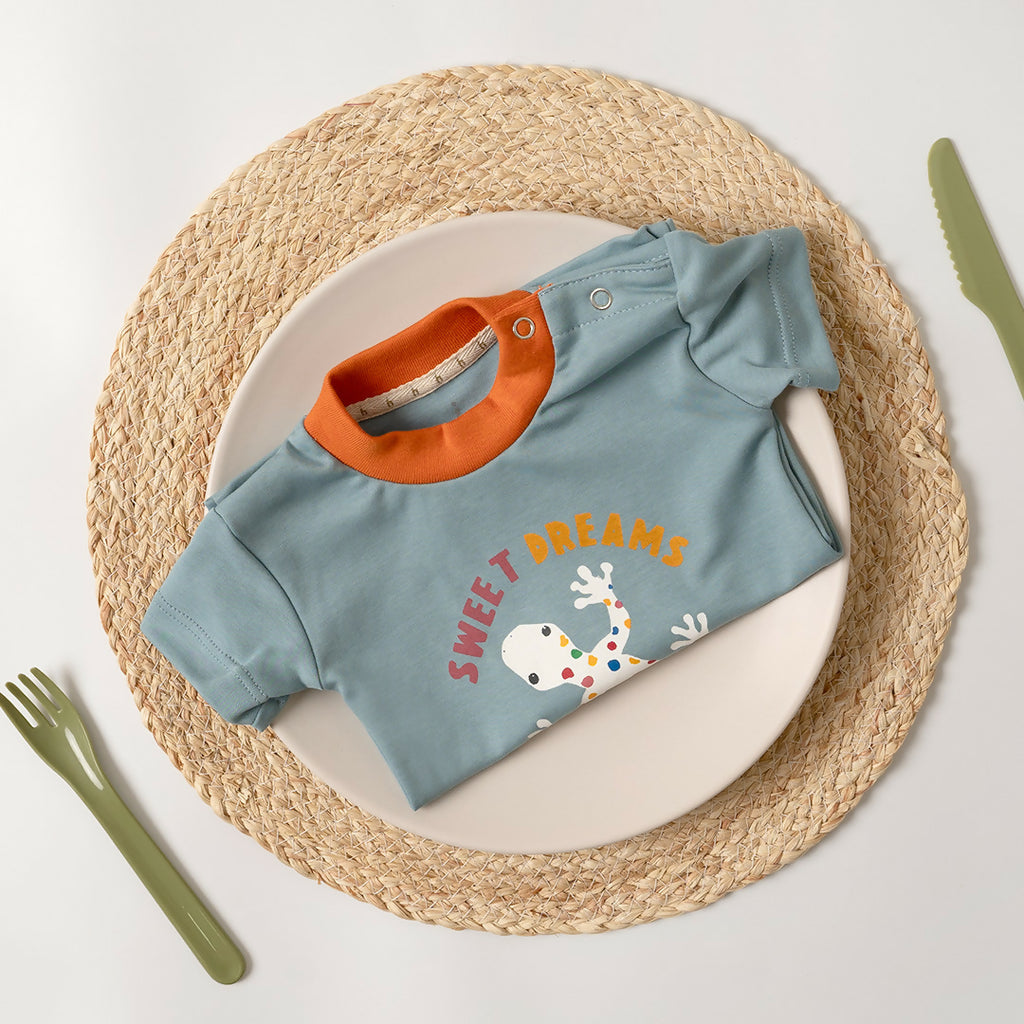 Pima cotton kids pyjamas, organic cotton kids pyjamas, natural kids pyjamas, organic kids pyjamas, iguana print kids pyjamas, kids unisex sleepwear. Inca Hugs