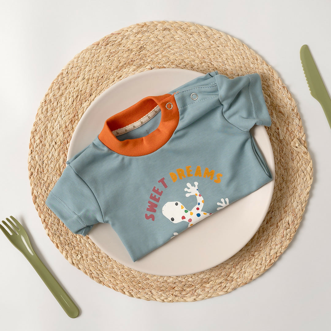 Pima cotton kids pyjamas, organic cotton kids pyjamas, natural kids pyjamas, organic kids pyjamas, iguana print kids pyjamas, kids unisex sleepwear. Inca Hugs