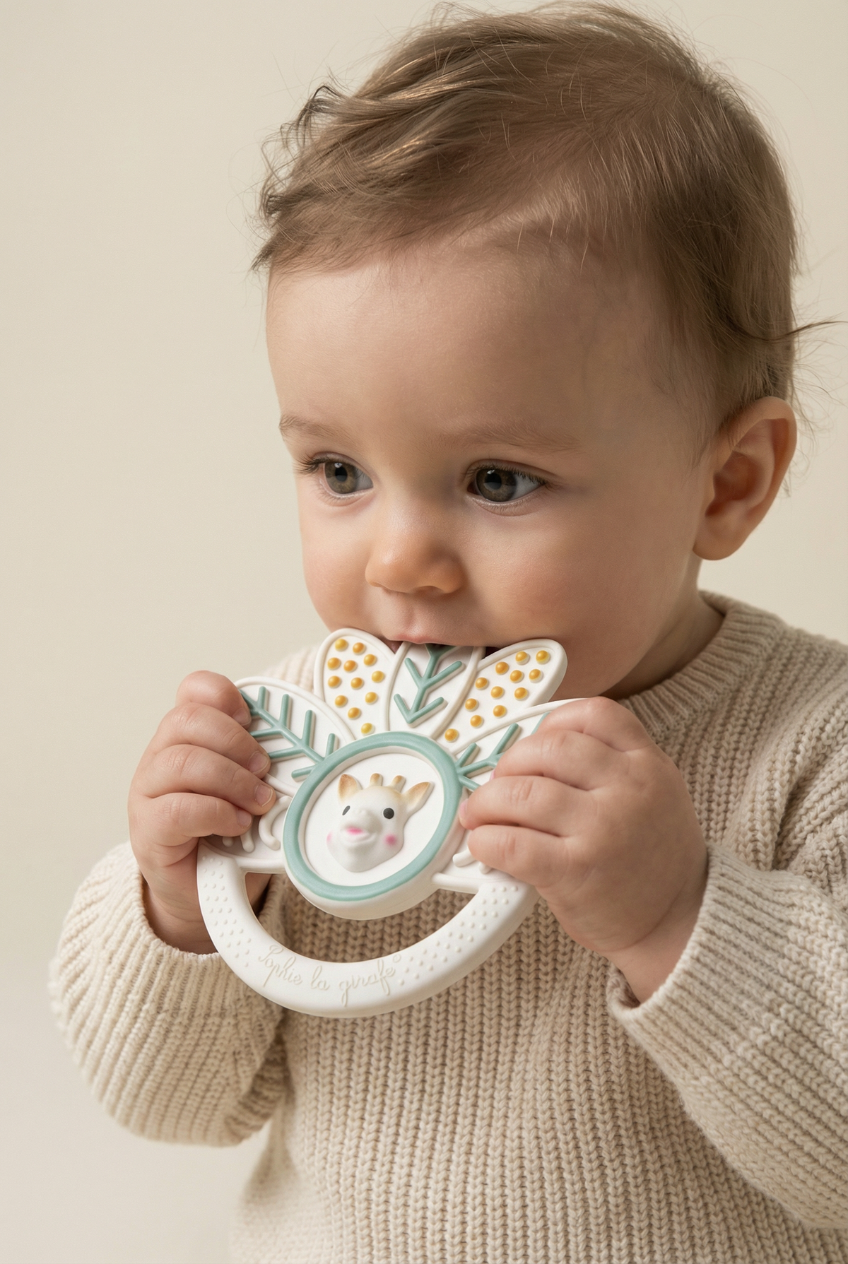 Sophie la girafe 5 Senses taste teething ring in natural rubber