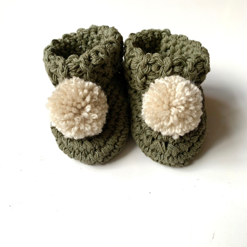 Organic cotton pom pom baby booties