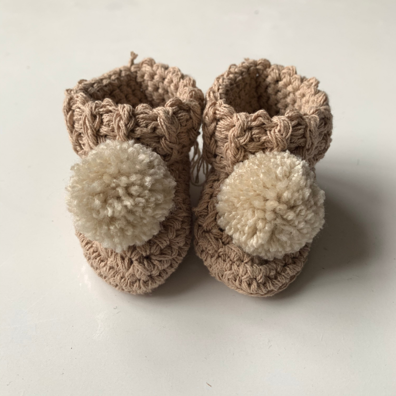 Organic cotton pom pom baby booties