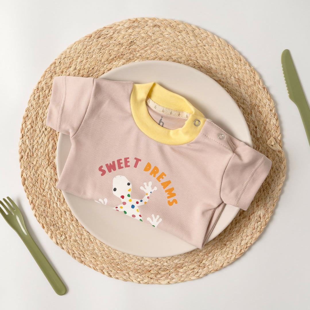 Pima cotton kids pyjamas, organic cotton kids pyjamas, natural kids pyjamas, organic kids pyjamas, iguana print kids pyjamas, kids unisex sleepwear. Inca Hugs