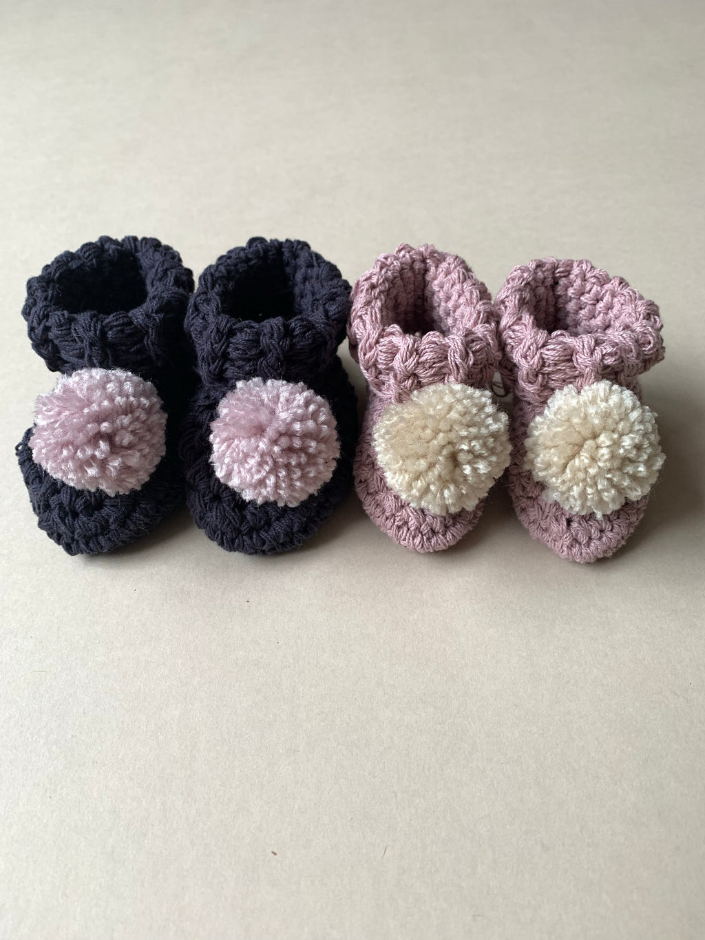 Organic cotton pom pom baby booties