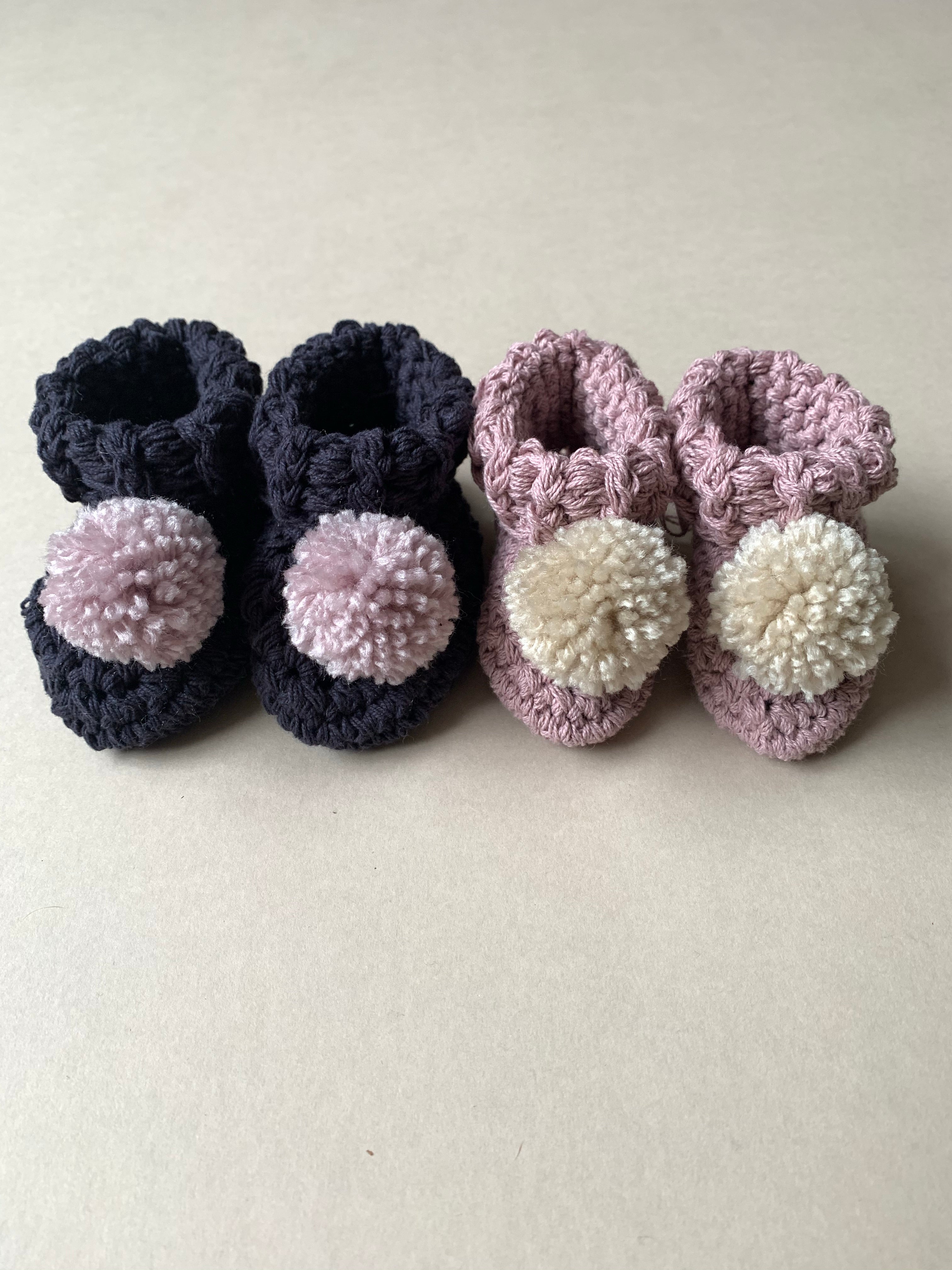 Organic cotton pom pom baby booties