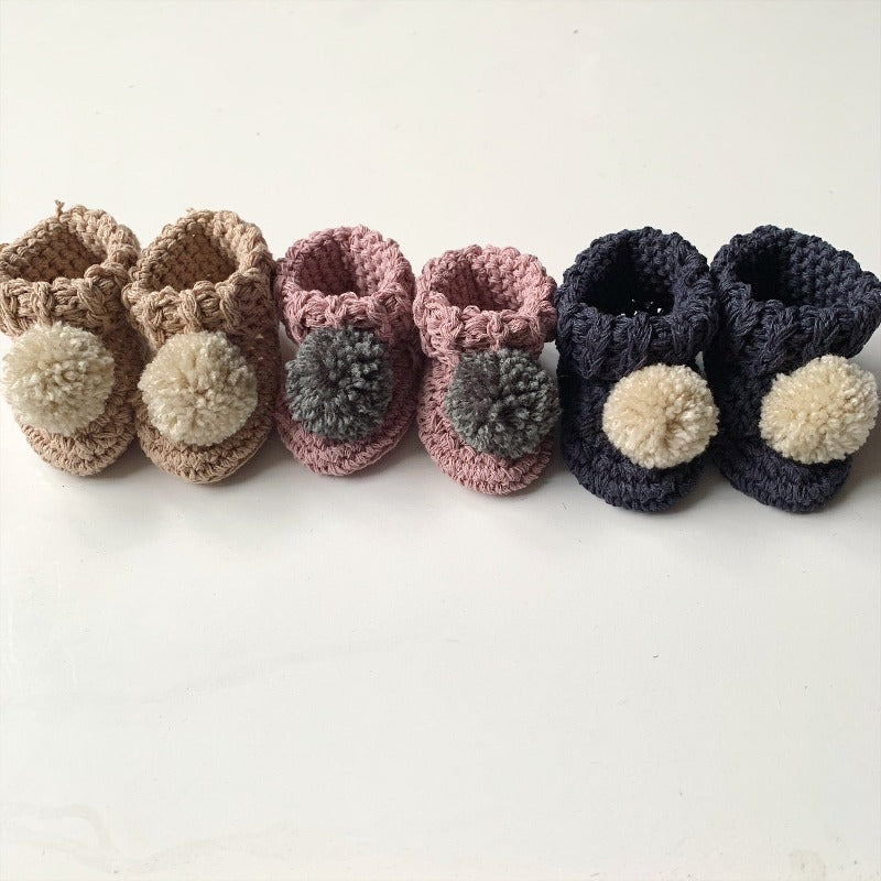 Organic cotton pom pom baby booties