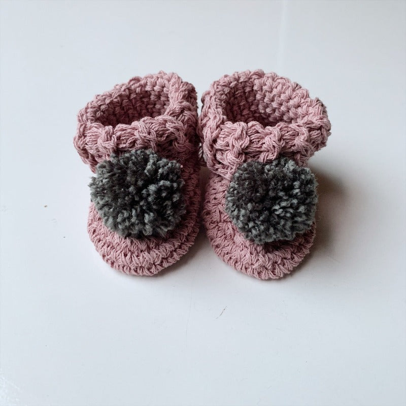 Organic cotton pom pom baby booties