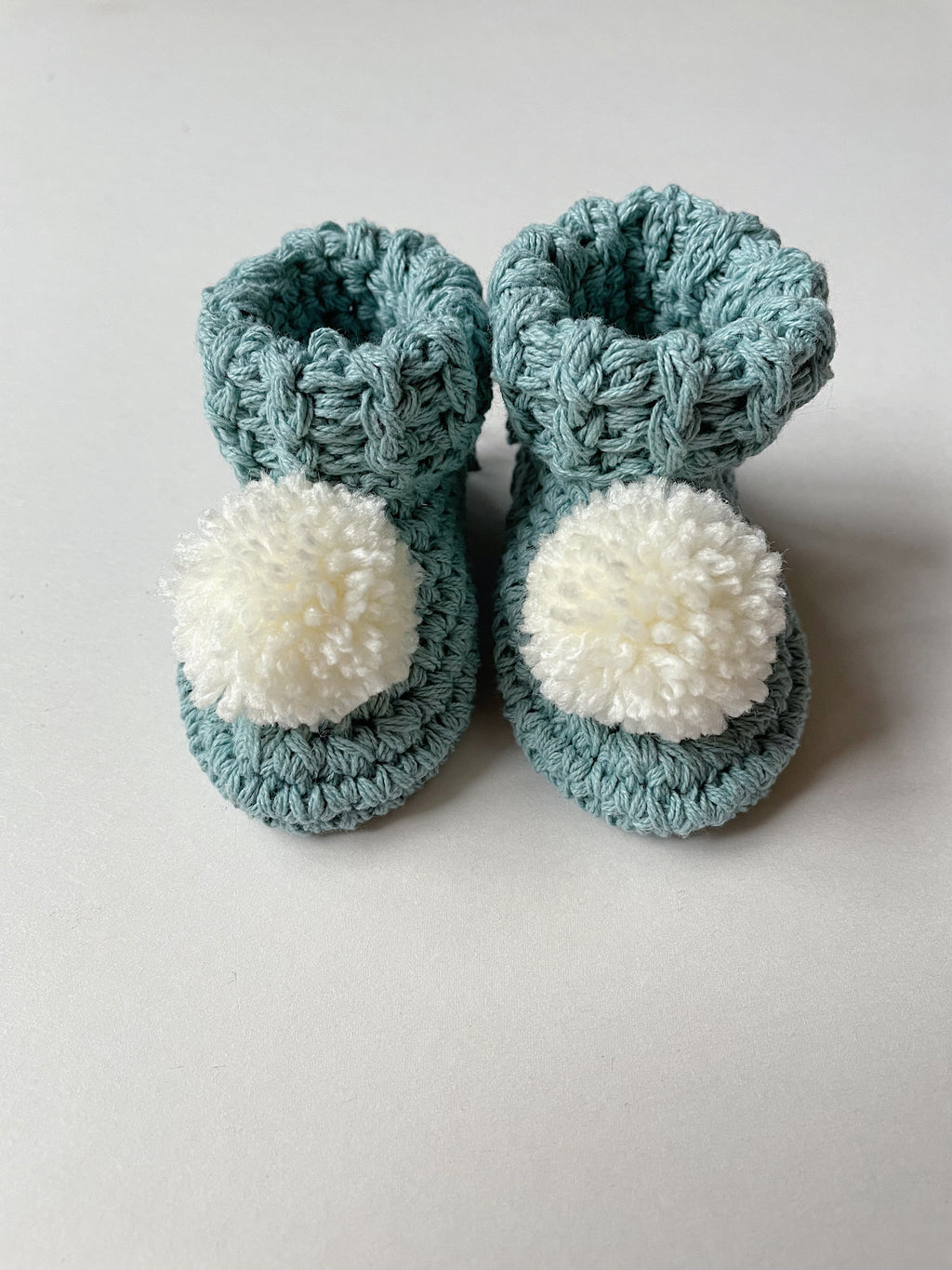 Organic cotton pom pom baby booties