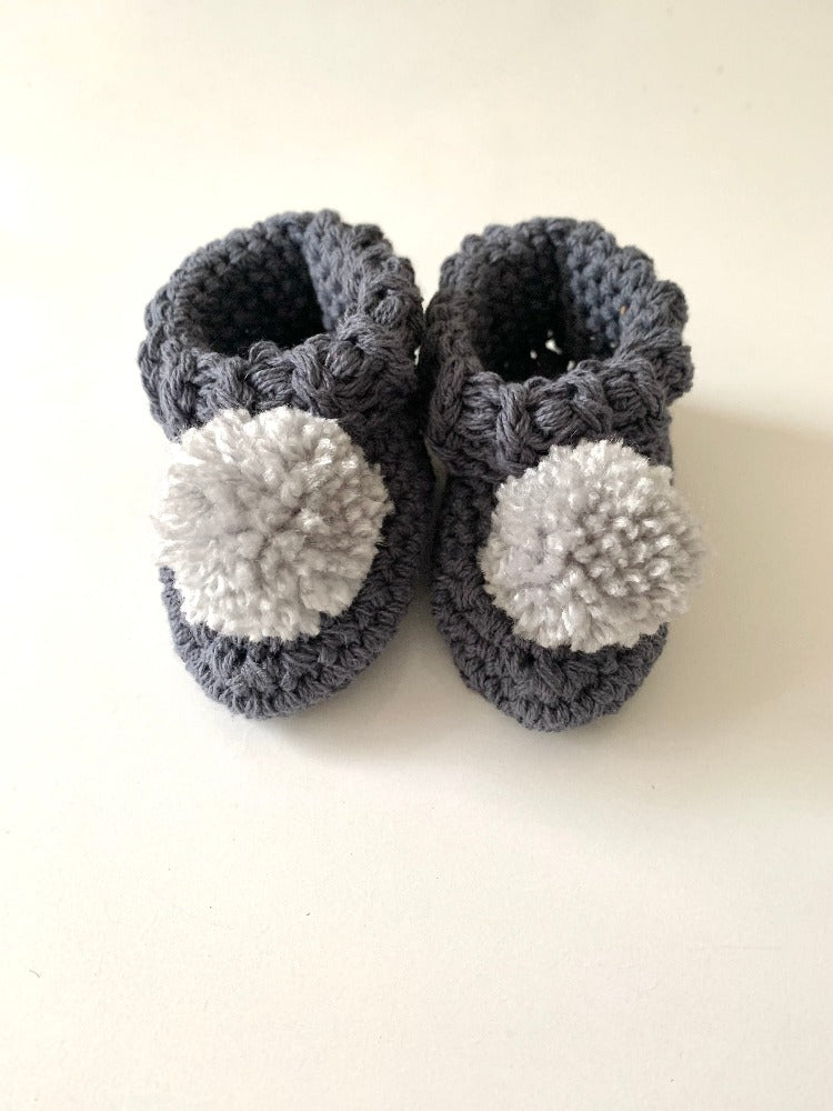 Organic cotton pom pom baby booties