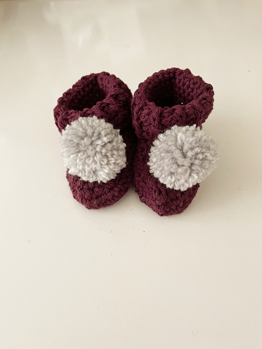 Organic cotton pom pom baby booties