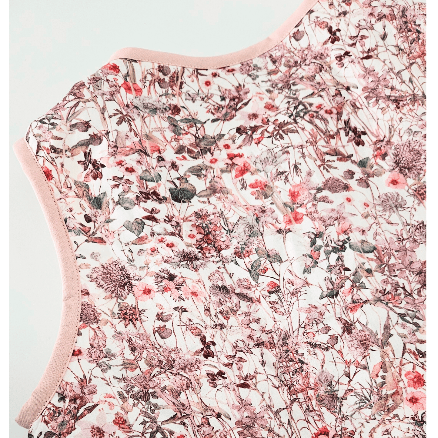 Kids Stylish - Pink Rosablomst Vest design - Gilet Outerwear Clothing Sleeveless Vest Warm Vest Scandi Stylish - back close up on vest - Little Scandi baby