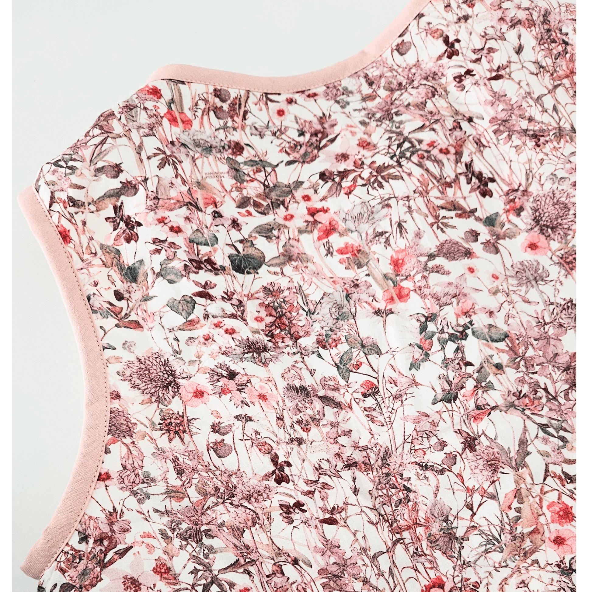Kids Stylish - Pink Rosablomst Vest design - Gilet Outerwear Clothing Sleeveless Vest Warm Vest Scandi Stylish - back close up on vest - Little Scandi baby