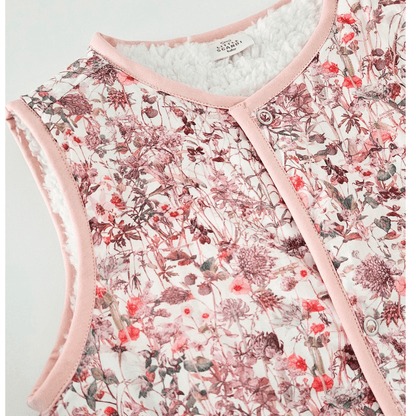 Kids Stylish - Pink Rosablomst Vest design - Gilet Outerwear Clothing Sleeveless Vest Warm Vest Scandi Stylish - Neckline close up of vest - Little Scandi baby