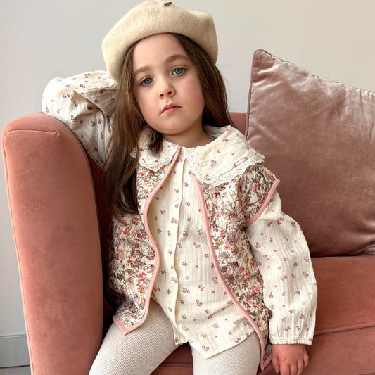 Kids Stylish - Pink Rosablomst Vest design - Gilet Outerwear Clothing Sleeveless Vest Warm Vest Scandi Stylish - Model wearing front vest - Little Scandi baby