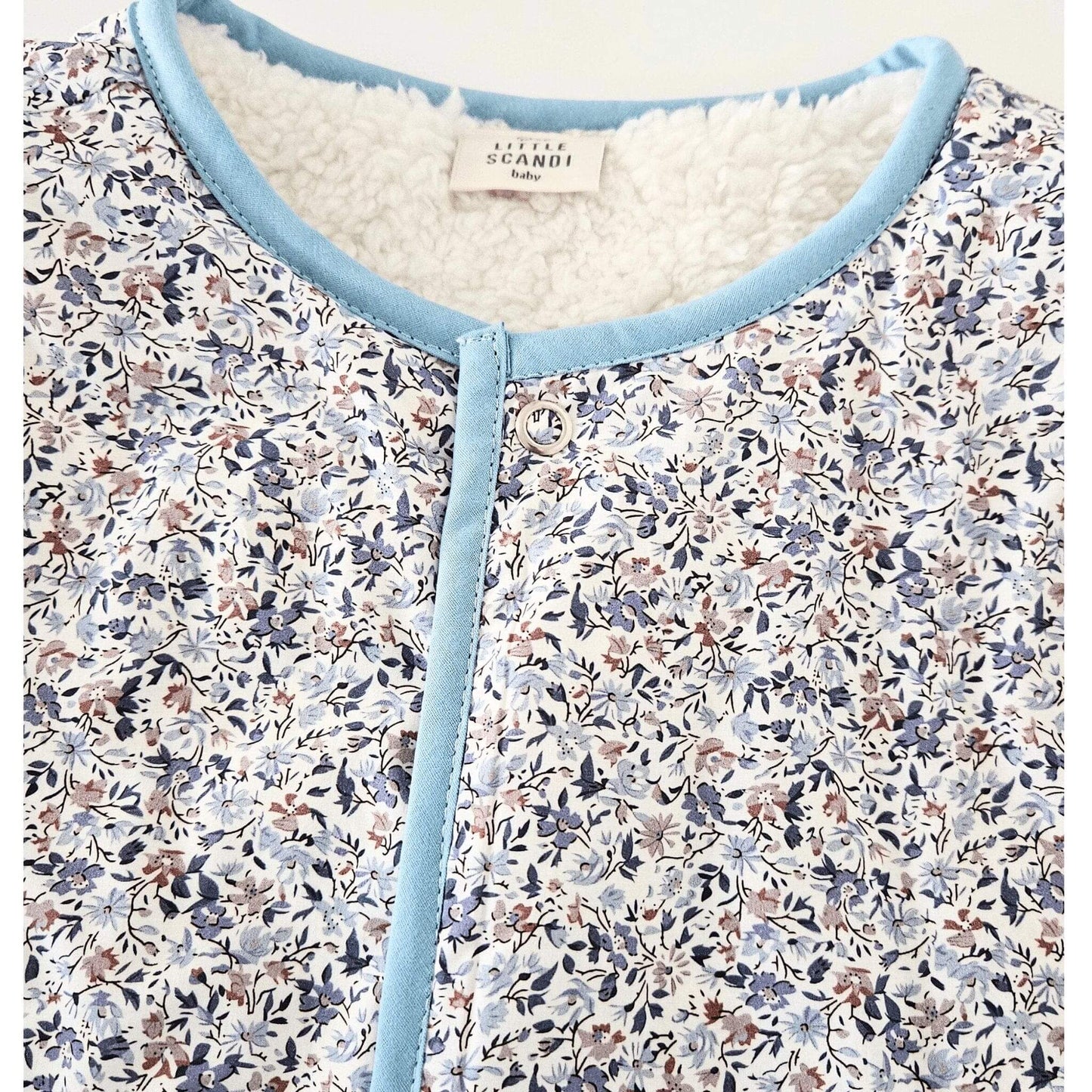 Kids Stylish - Poppy Leafy Vest design - Gilet Outerwear Clothing Sleeveless Vest Warm Vest Scandi Stylish - front neckline Close up on vest - Little Scandi baby