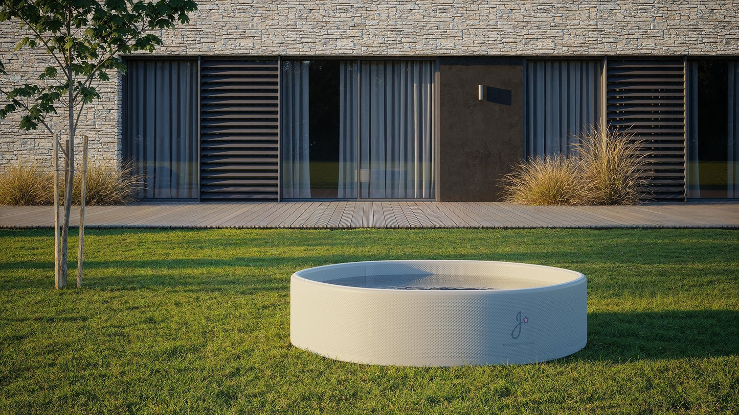 Jupiduu garden pool with thick stable walls