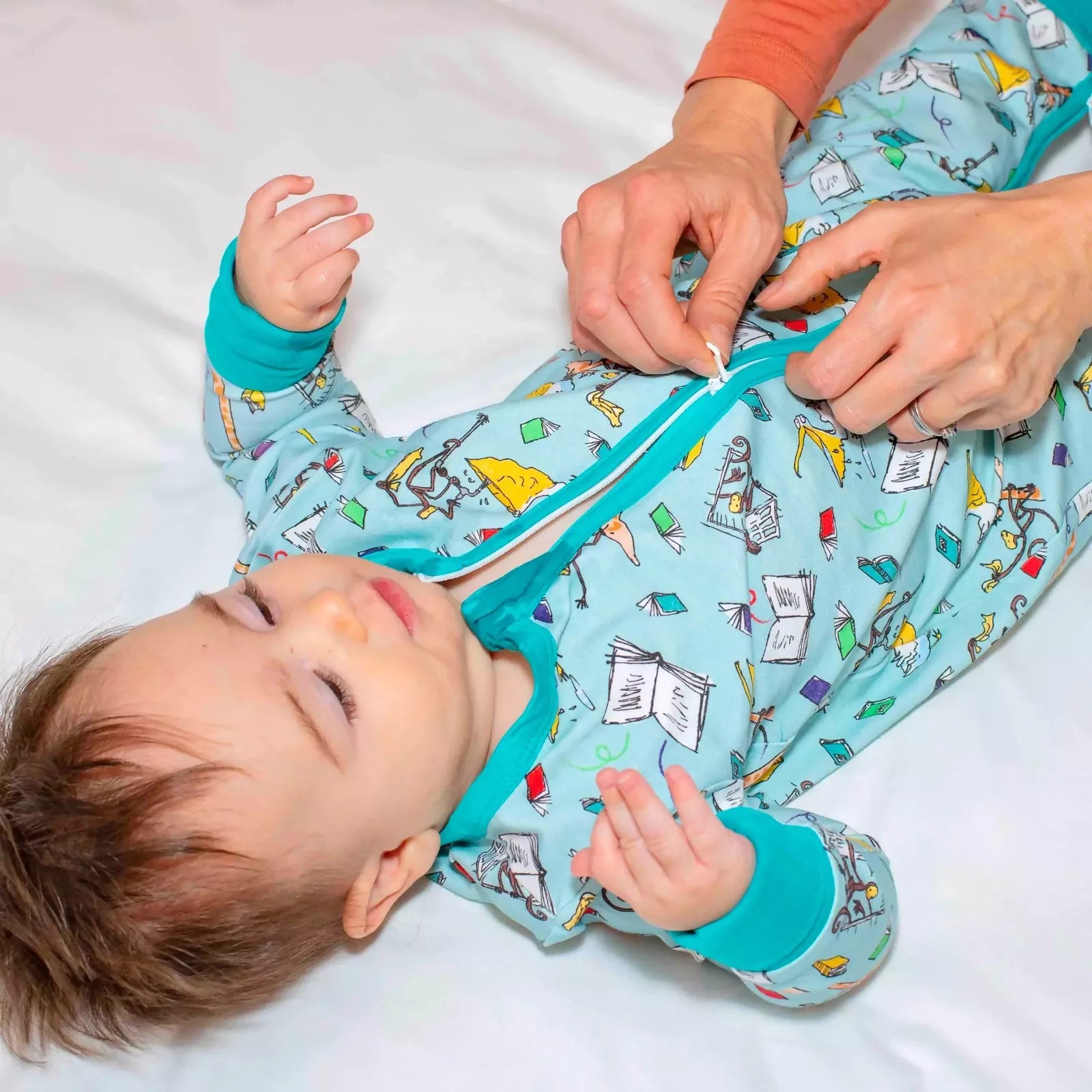 Unisex_Baby_Sleepsuit_Zip_Roald_Dahl_Ducky_Zebra_07_1600x